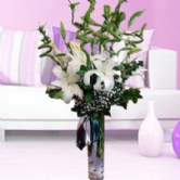 Bambu ve Lilyumlar5 adet Lucy bambu ve beyaz lilyumlardan 40 cm vazoda ��k g�steri�li bir tasar�m