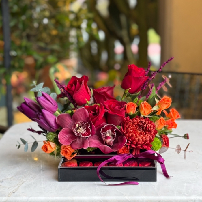 �ikolatal� orkide ve k�rm�z� g�l aranjman� siyah kutuda �zel tasar�m