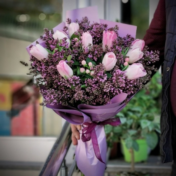 Leylak ve Lale Buketi